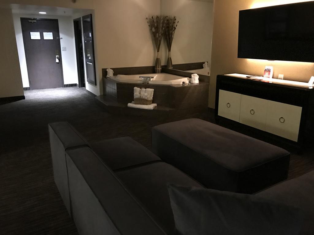 Ramada By Wyndham Terrible'S Hotel & Casino Jean Bagian luar foto