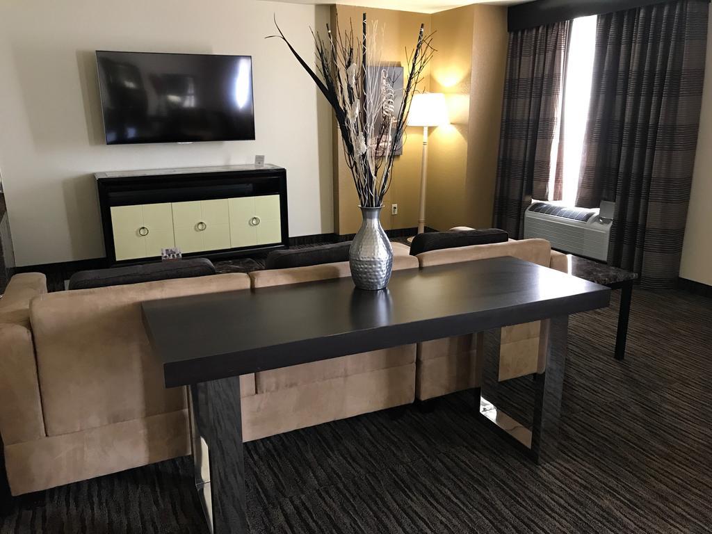 Ramada By Wyndham Terrible'S Hotel & Casino Jean Bagian luar foto