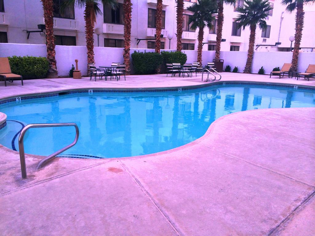 Ramada By Wyndham Terrible'S Hotel & Casino Jean Bagian luar foto