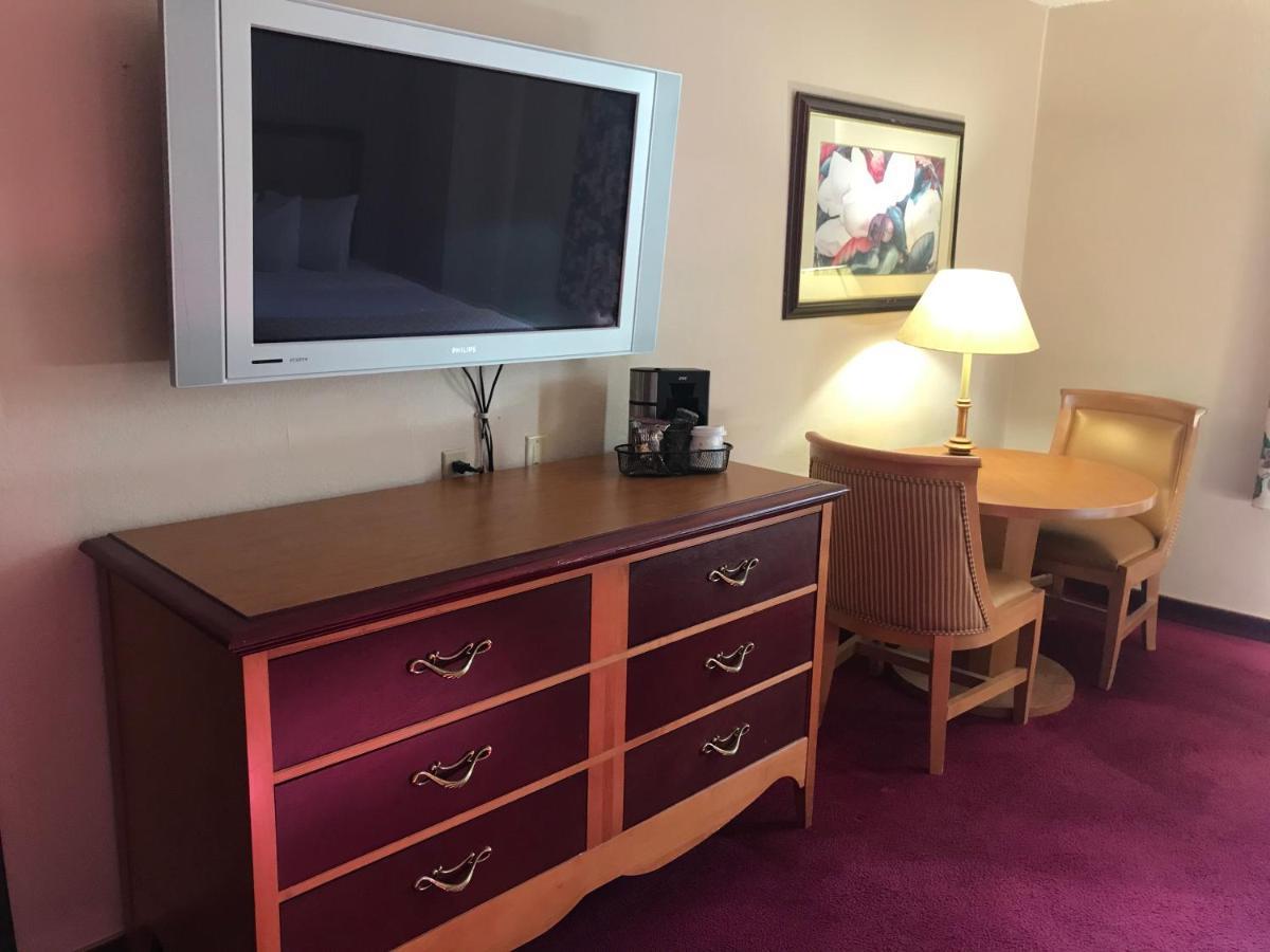 Ramada By Wyndham Terrible'S Hotel & Casino Jean Bagian luar foto