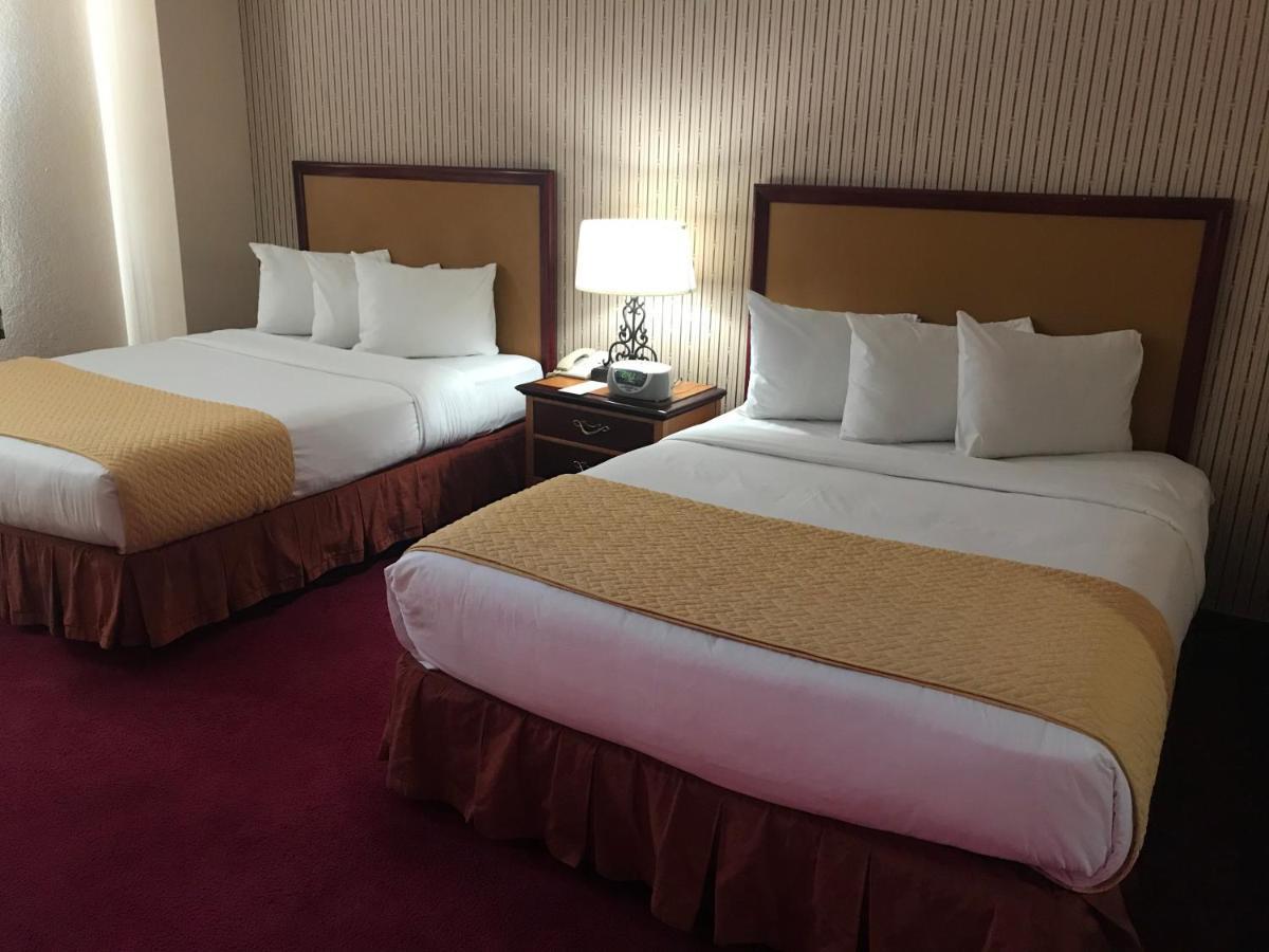 Ramada By Wyndham Terrible'S Hotel & Casino Jean Bagian luar foto