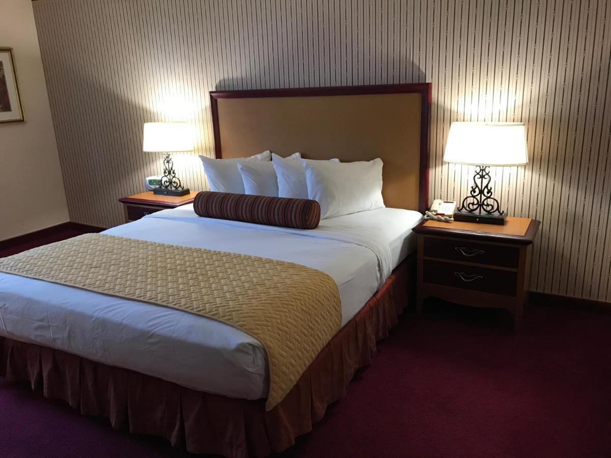 Ramada By Wyndham Terrible'S Hotel & Casino Jean Bagian luar foto