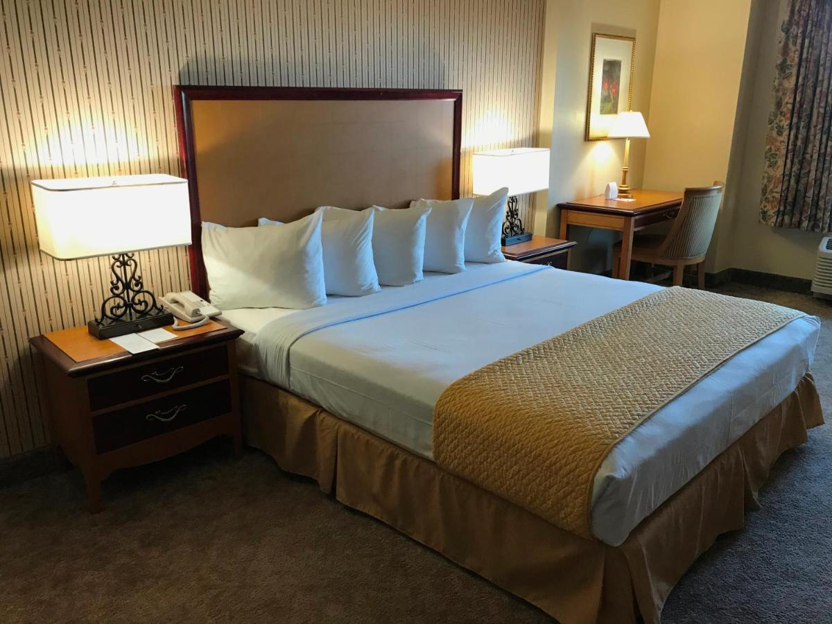 Ramada By Wyndham Terrible'S Hotel & Casino Jean Bagian luar foto