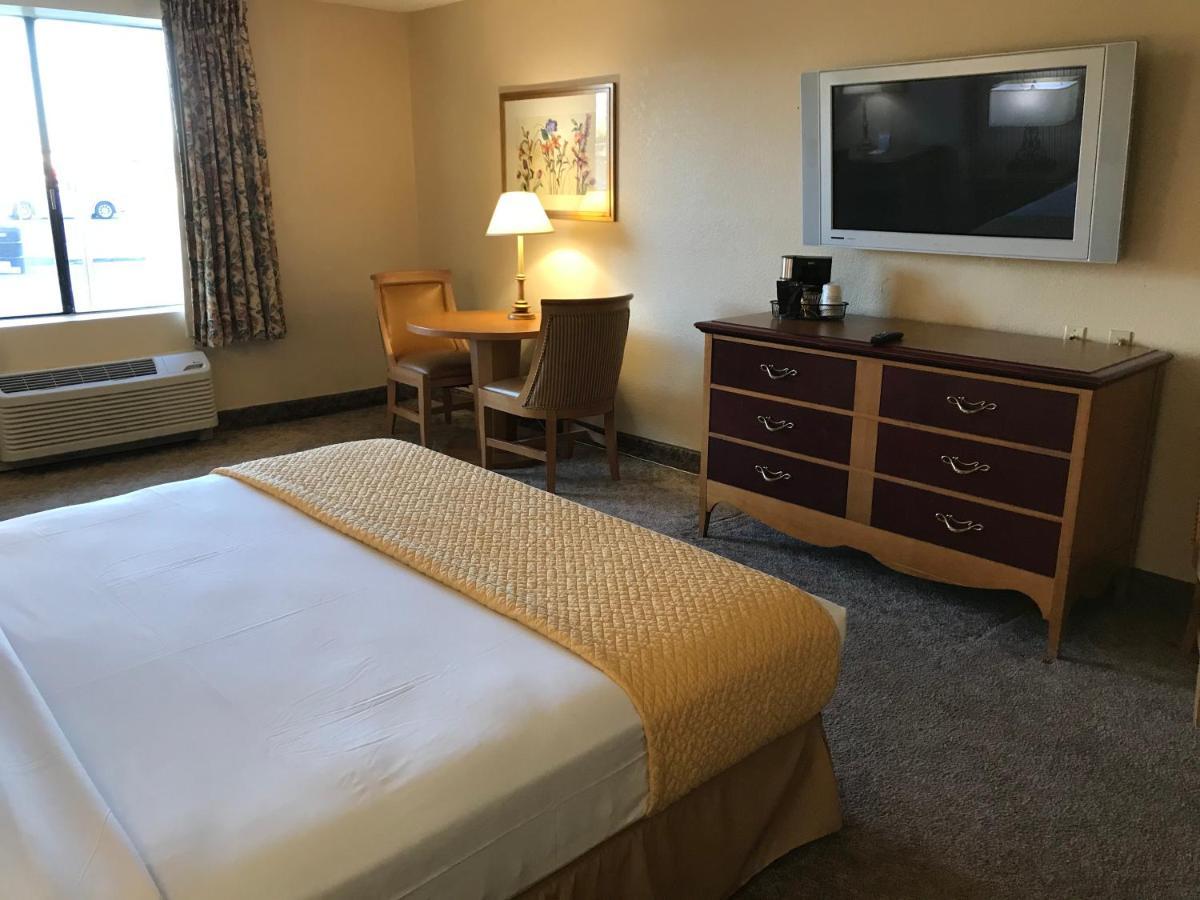 Ramada By Wyndham Terrible'S Hotel & Casino Jean Bagian luar foto