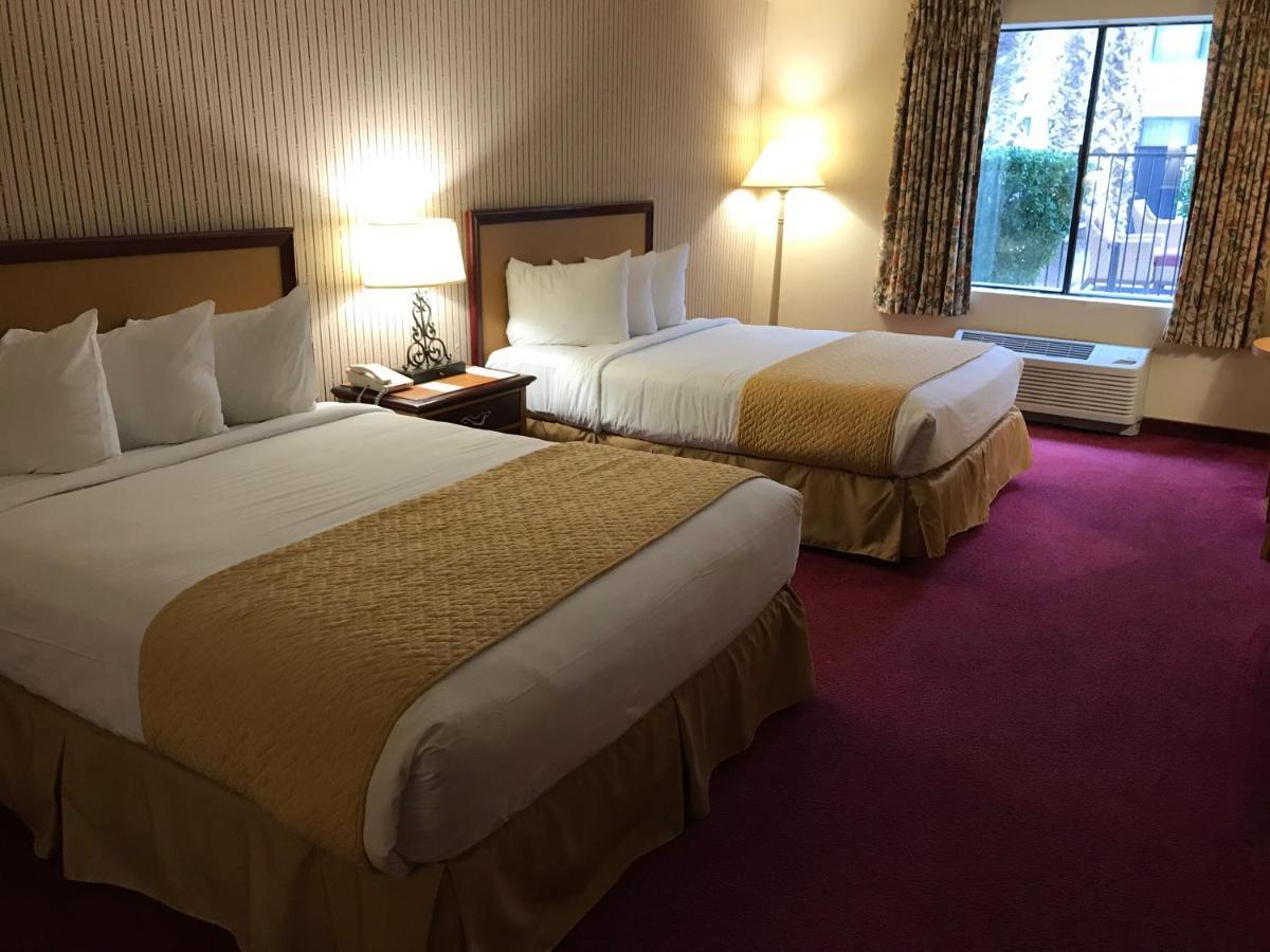 Ramada By Wyndham Terrible'S Hotel & Casino Jean Bagian luar foto