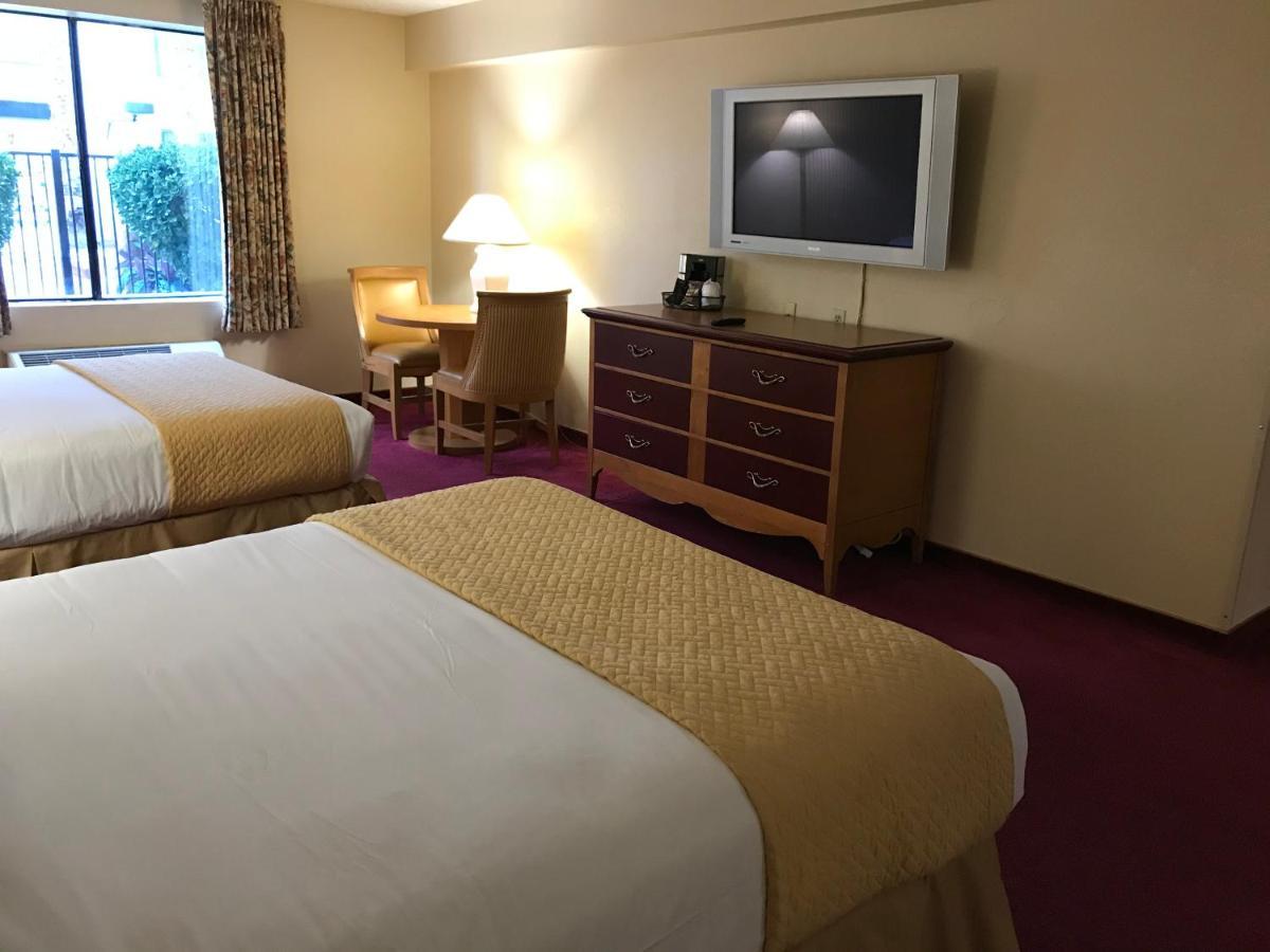 Ramada By Wyndham Terrible'S Hotel & Casino Jean Bagian luar foto