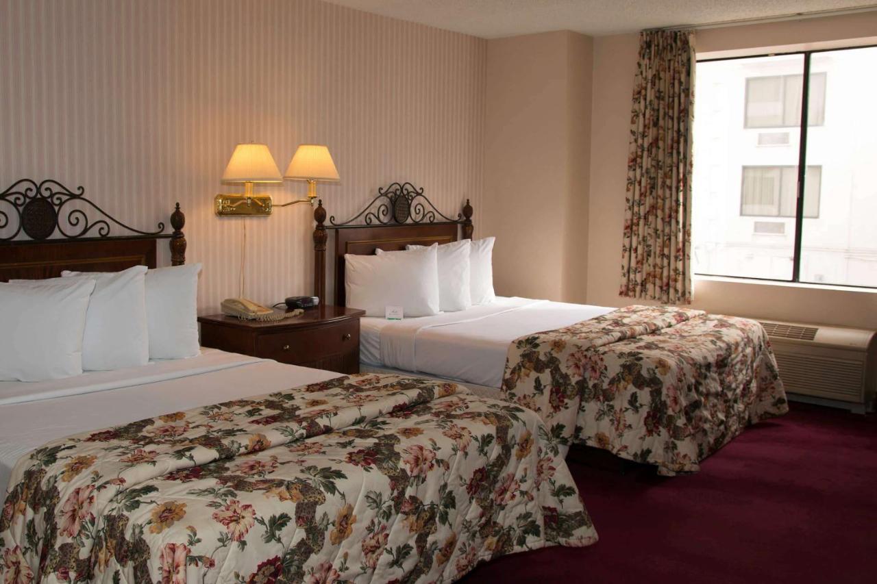 Ramada By Wyndham Terrible'S Hotel & Casino Jean Bagian luar foto